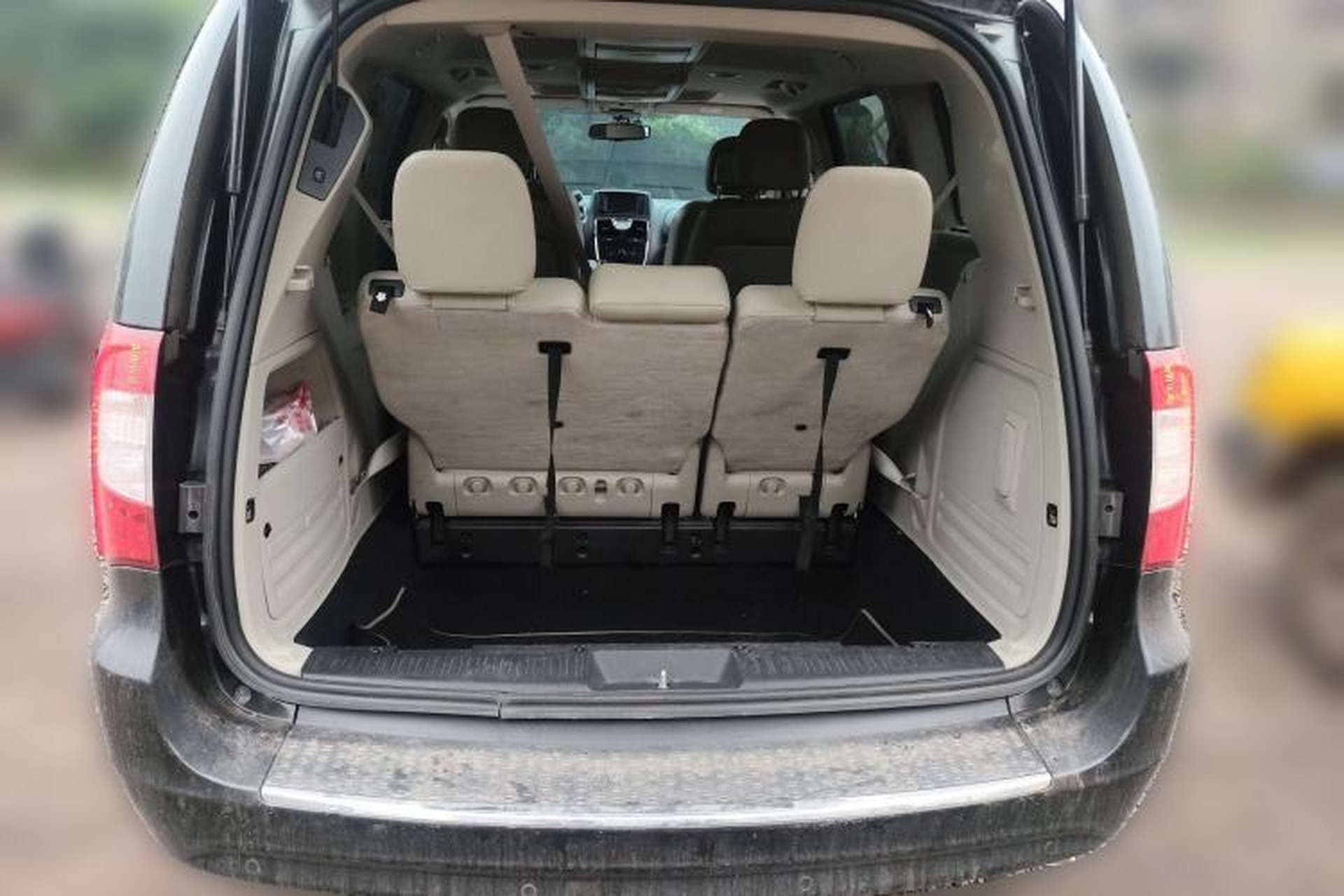 Used Chrysler Grand Voyager 2014 3.6L Comfort Edition Trunk