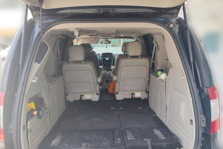 Used Chrysler Grand Voyager 2014 3.6L Comfort Edition Trunk