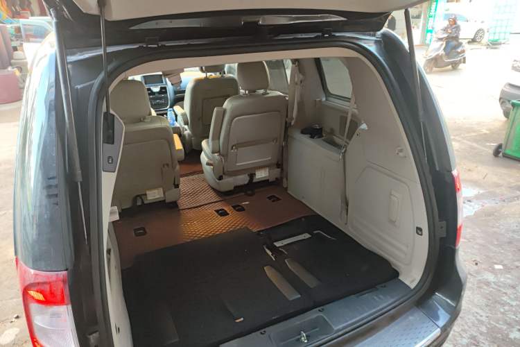 Used Chrysler Grand Voyager 2014 3.6L Comfort Edition Trunk