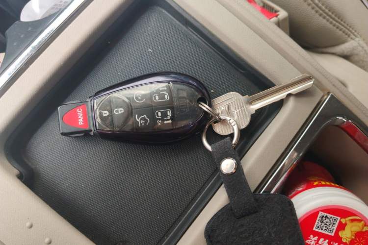 Used Chrysler Grand Voyager 2014 3.6L Comfort Edition Vehicle Key