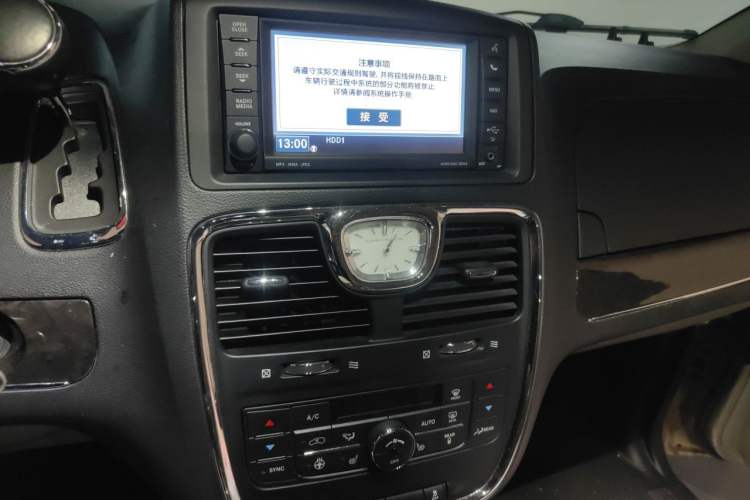 Used Chrysler Grand Voyager 2014 3.6L Comfort Edition Audio And AC Panel