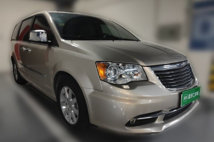 Used Chrysler Grand Voyager 2014 3.6L Comfort Edition Front Right 45 Deg