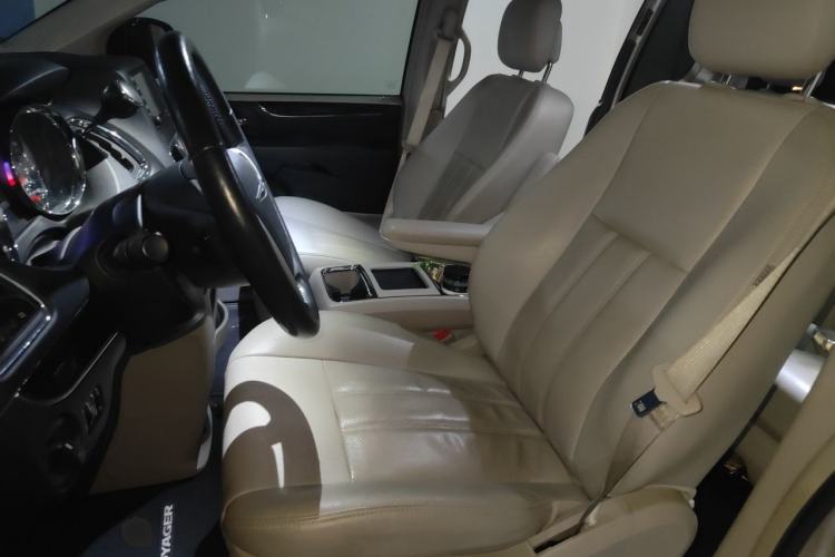Used Chrysler Grand Voyager 2014 3.6L Comfort Edition Left Front Seat