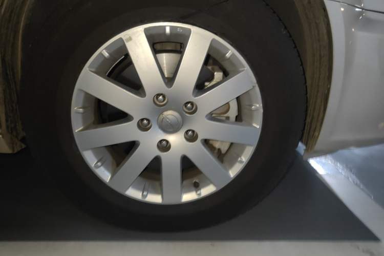 Used Chrysler Grand Voyager 2014 3.6L Comfort Edition Right Front Wheel Hub