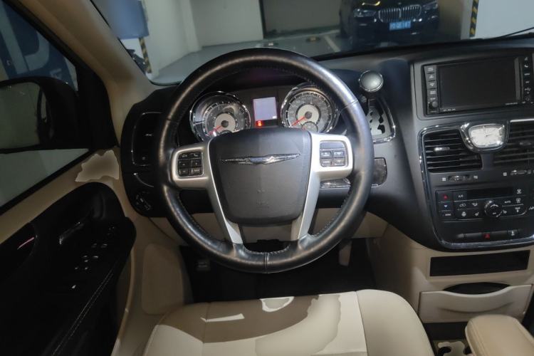 Used Chrysler Grand Voyager 2014 3.6L Comfort Edition Steering Wheel
