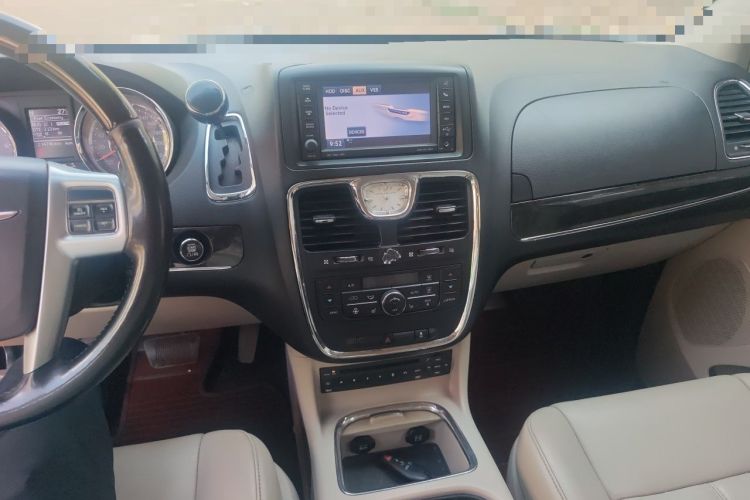 Used Chrysler Grand Voyager 2014 3.6L Comfort Edition Audio And AC Panel