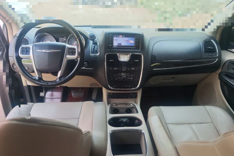 Used Chrysler Grand Voyager 2014 3.6L Comfort Edition Center Console