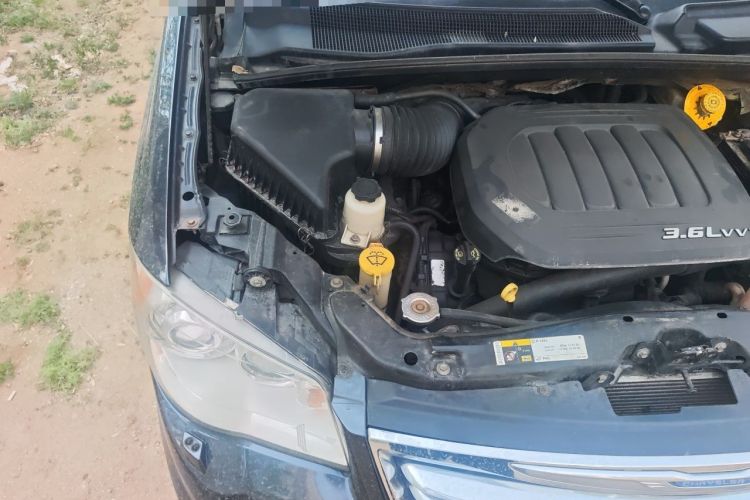 Used Chrysler Grand Voyager 2014 3.6L Comfort Edition Engine Bay Right