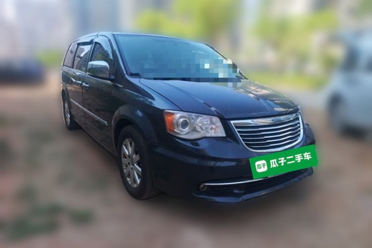 Used Chrysler Grand Voyager 2014 3.6L Comfort Edition Front Right 45 Deg