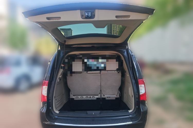Used Chrysler Grand Voyager 2014 3.6L Comfort Edition Trunk