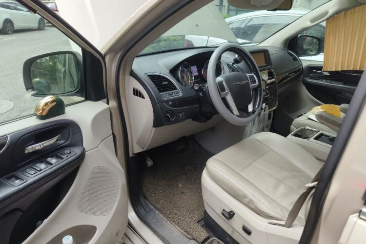Used Chrysler Grand Voyager 2014 3.6L Comfort Edition Driver Seat