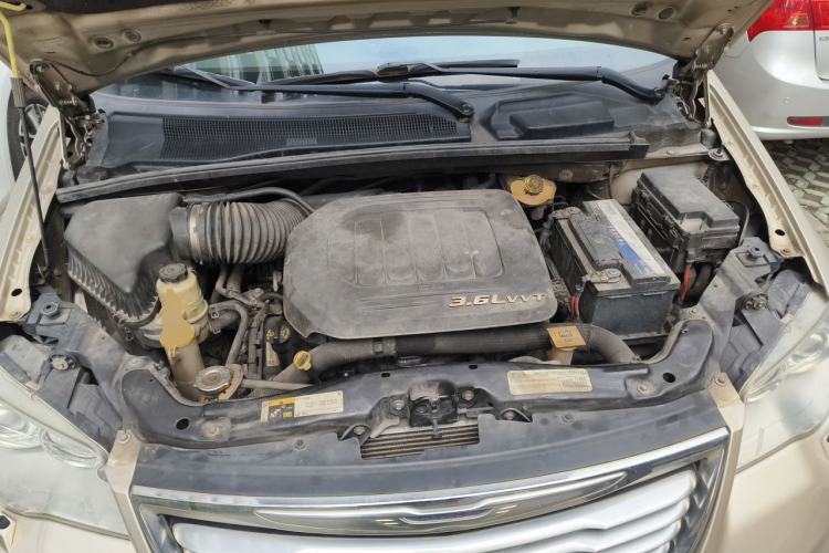 Used Chrysler Grand Voyager 2014 3.6L Comfort Edition Engine Bay