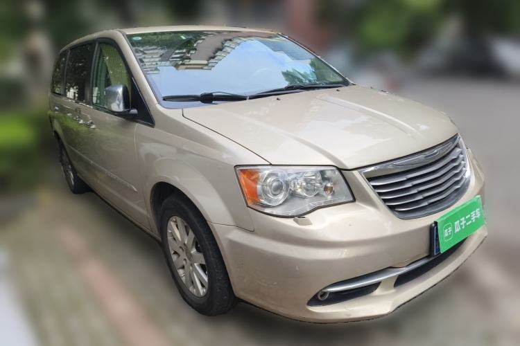 Used Chrysler Grand Voyager 2014 3.6L Comfort Edition Front Right 45 Deg