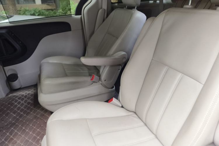 Used Chrysler Grand Voyager 2014 3.6L Comfort Edition Left Rear Seat
