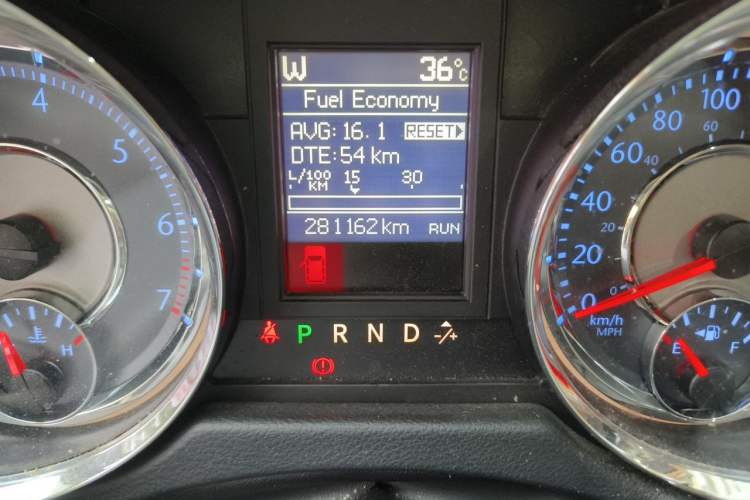 Used Chrysler Grand Voyager 2014 3.6L Comfort Edition Odometer Close Up
