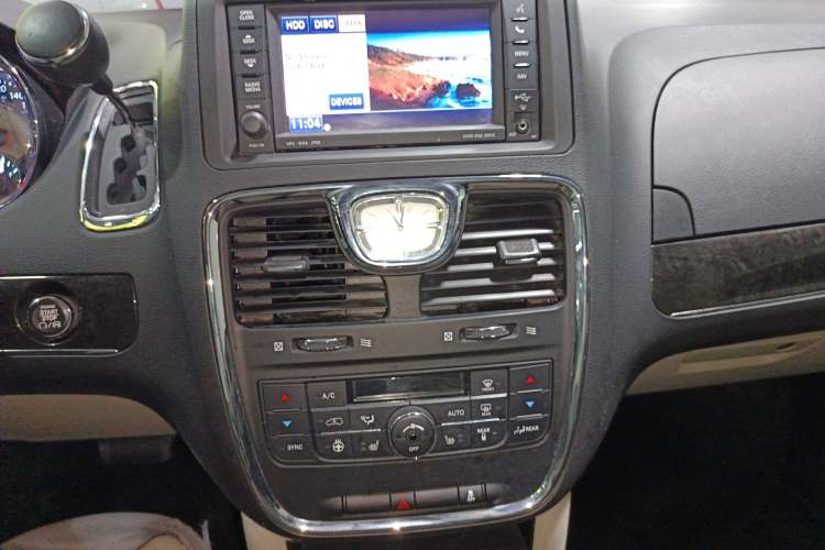 Used Chrysler Grand Voyager 2014 3.6L Comfort Edition Audio And AC Panel