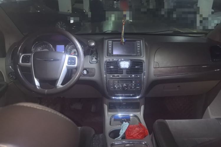 Used Chrysler Grand Voyager 2014 3.6L Comfort Edition Center Console