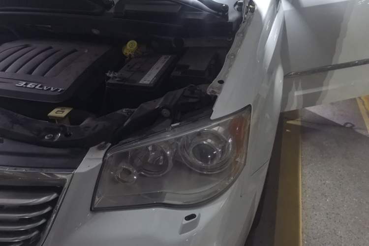 Used Chrysler Grand Voyager 2014 3.6L Comfort Edition Engine Bay Left