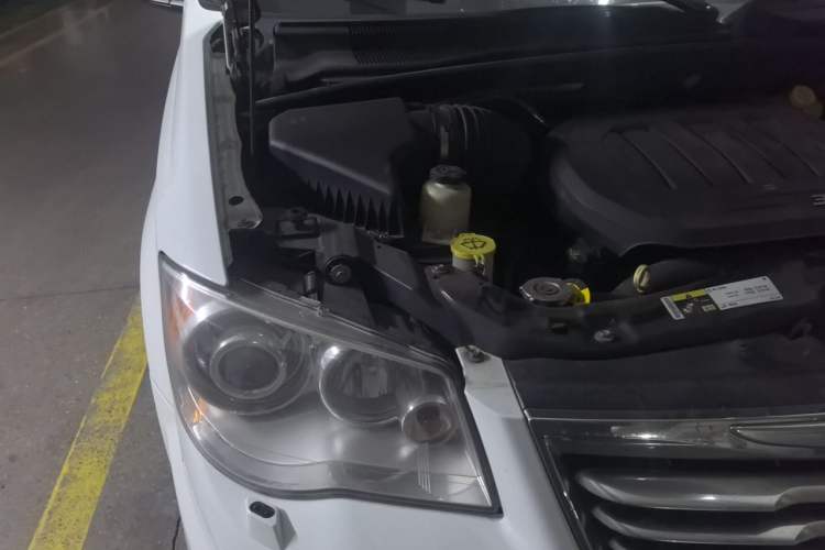 Used Chrysler Grand Voyager 2014 3.6L Comfort Edition Engine Bay Right