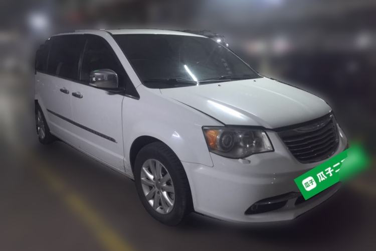 Used Chrysler Grand Voyager 2014 3.6L Comfort Edition Front Right 45 Deg