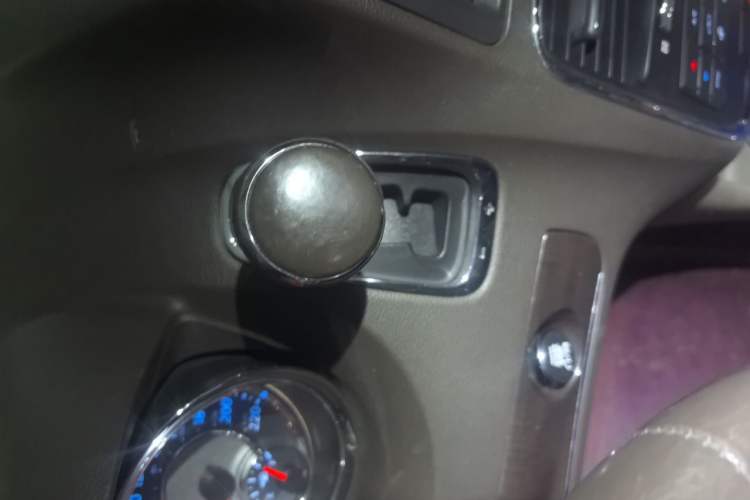 Used Chrysler Grand Voyager 2014 3.6L Comfort Edition Gear Lever