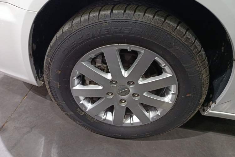 Used Chrysler Grand Voyager 2014 3.6L Comfort Edition Left Front Wheel Hub