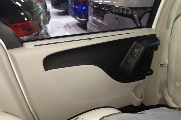 Used Chrysler Grand Voyager 2014 3.6L Comfort Edition Left Rear Door Interior