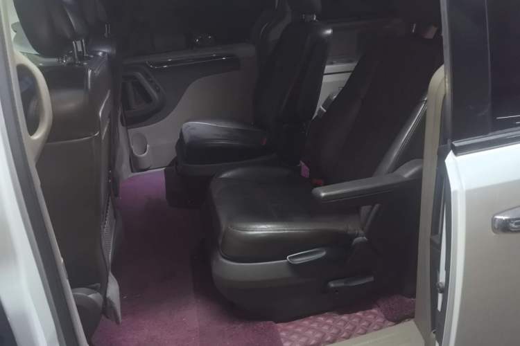 Used Chrysler Grand Voyager 2014 3.6L Comfort Edition Left Rear Seat