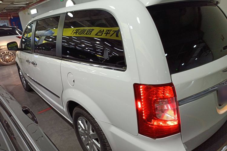 Used Chrysler Grand Voyager 2014 3.6L Comfort Edition Left Side