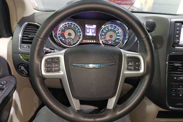 Used Chrysler Grand Voyager 2014 3.6L Comfort Edition Steering Wheel