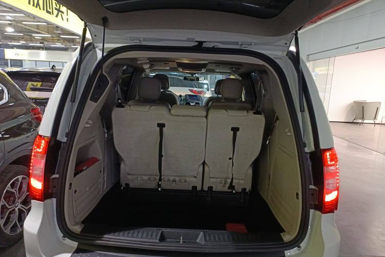 Used Chrysler Grand Voyager 2014 3.6L Comfort Edition Trunk