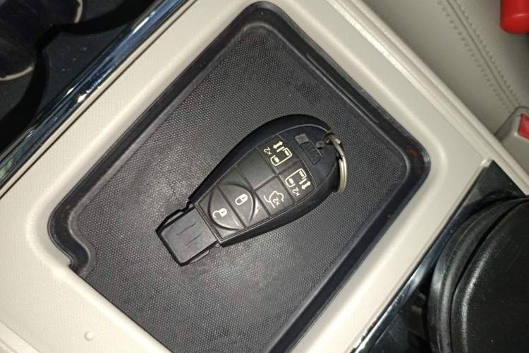 Used Chrysler Grand Voyager 2014 3.6L Comfort Edition Vehicle Key