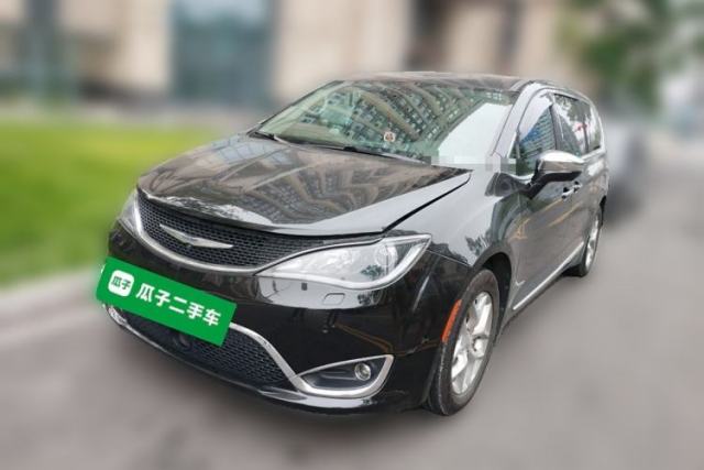 Used Chrysler Grand Voyager 2017 3.6L Premium Edition