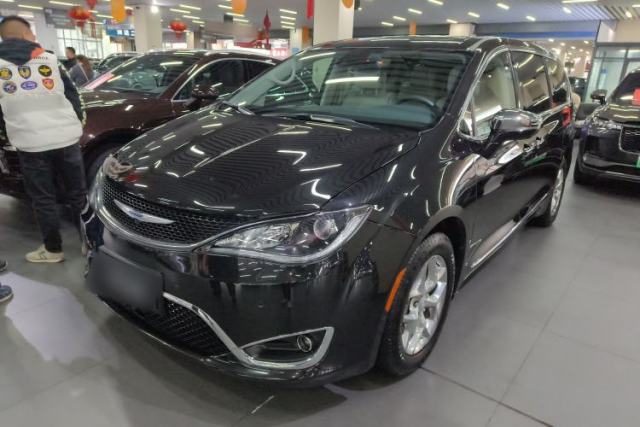 Used Chrysler Grand Voyager 2017 3.6L Premium Edition