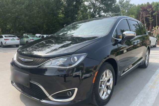 Used Chrysler Grand Voyager 2017 3.6L Premium Edition