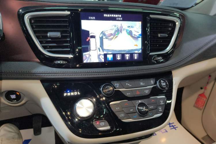 Used Chrysler Grand Voyager 2017 3.6L Premium Edition Audio And AC Panel