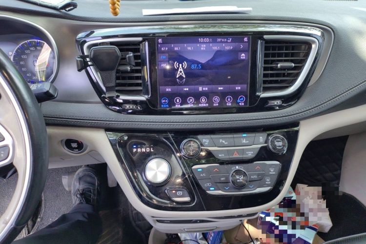 Used Chrysler Grand Voyager 2017 3.6L Premium Edition Audio And AC Panel