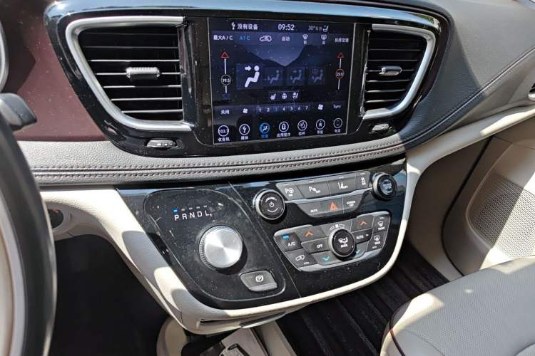 Used Chrysler Grand Voyager 2017 3.6L Premium Edition Audio And AC Panel