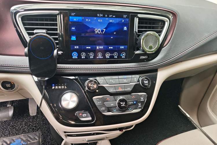 Used Chrysler Grand Voyager 2017 3.6L Premium Edition Audio And AC Panel