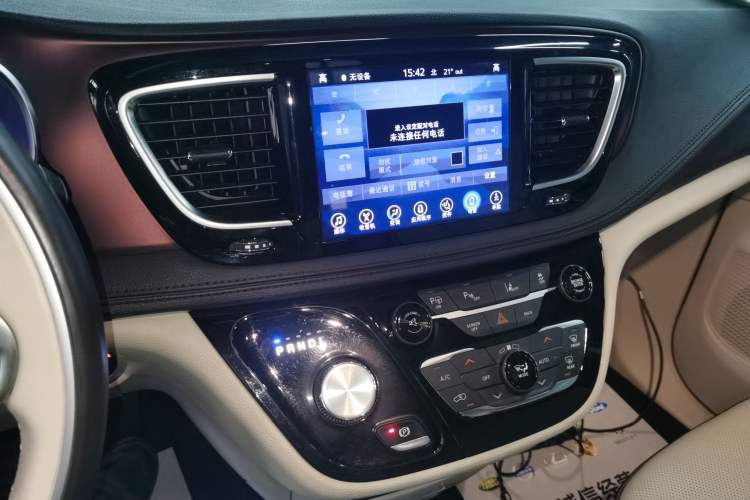 Used Chrysler Grand Voyager 2017 3.6L Premium Edition Audio And AC Panel