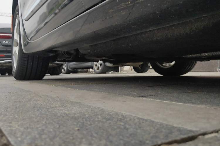 Used Chrysler Grand Voyager 2017 3.6L Premium Edition Chassis Front Right