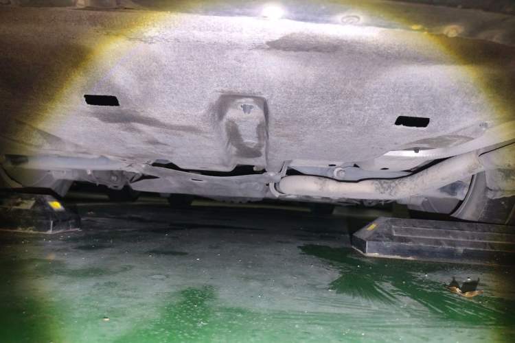 Used Chrysler Grand Voyager 2017 3.6L Premium Edition Chassis Rear