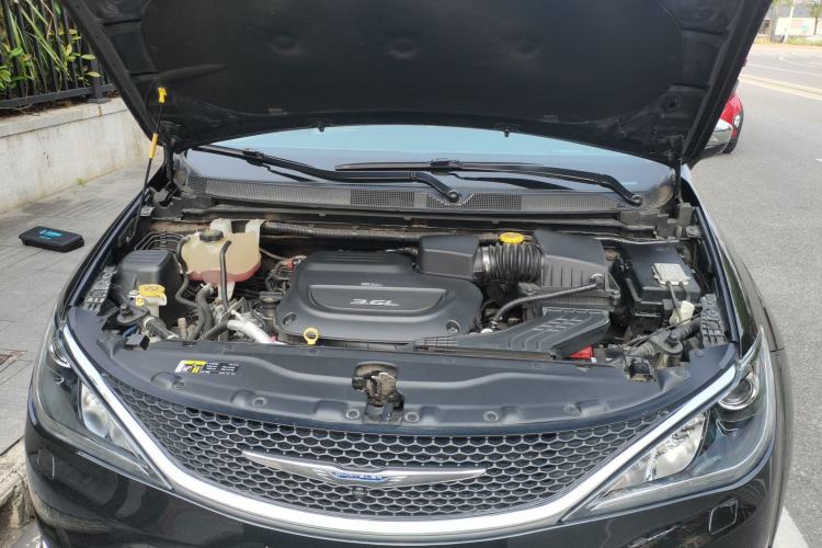 Used Chrysler Grand Voyager 2017 3.6L Premium Edition Engine Bay