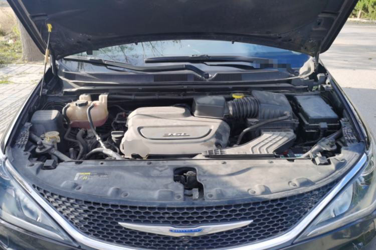 Used Chrysler Grand Voyager 2017 3.6L Premium Edition Engine Bay