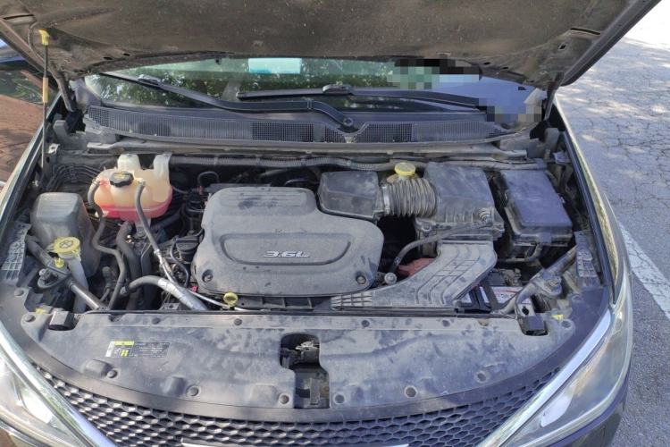 Used Chrysler Grand Voyager 2017 3.6L Premium Edition Engine Bay
