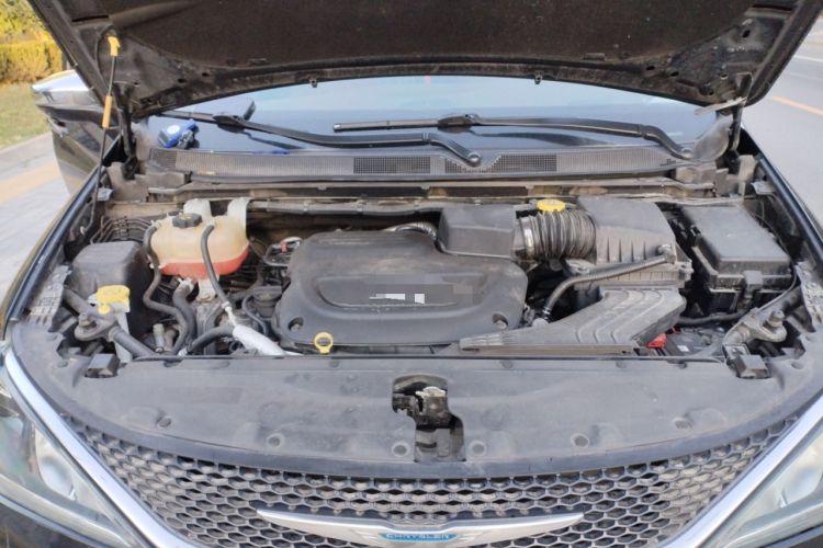 Used Chrysler Grand Voyager 2017 3.6L Premium Edition Engine Bay