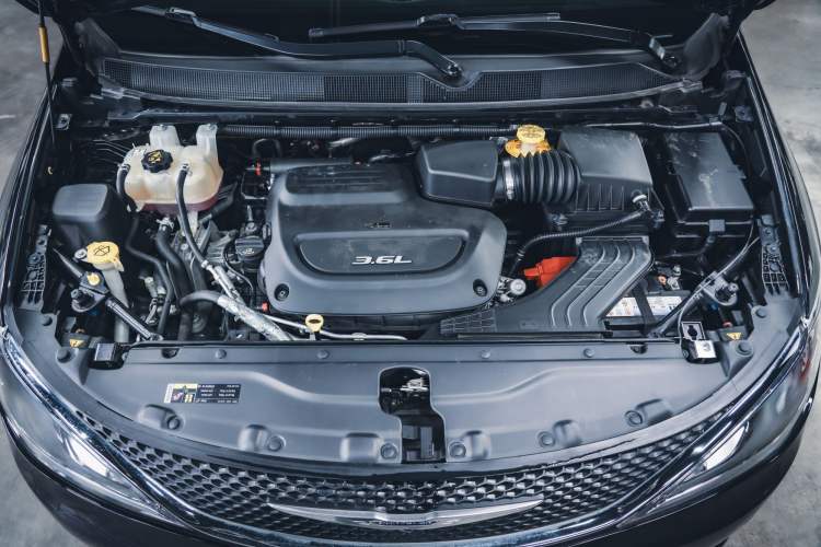 Used Chrysler Grand Voyager 2017 3.6L Premium Edition Engine Bay