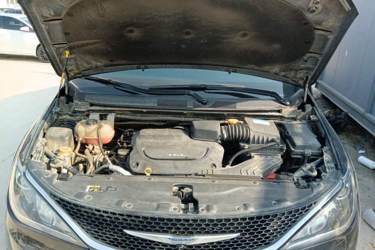 Used Chrysler Grand Voyager 2017 3.6L Premium Edition Engine Bay