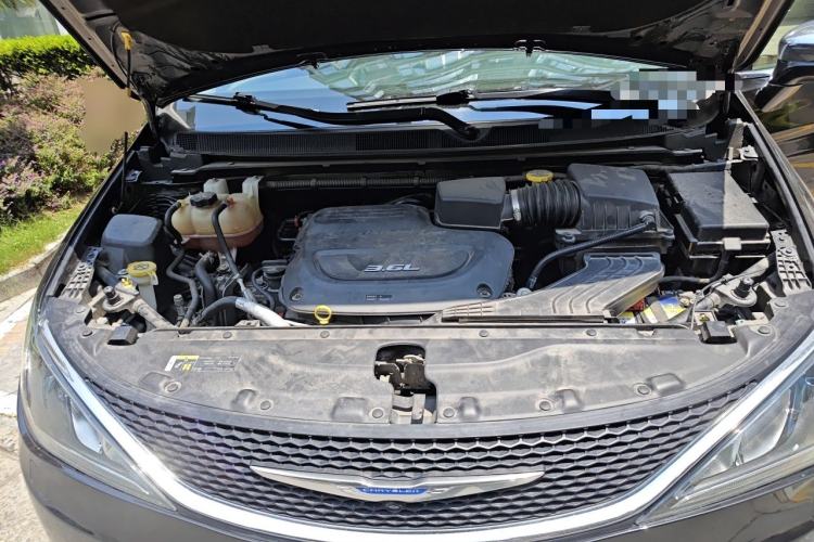 Used Chrysler Grand Voyager 2017 3.6L Premium Edition Engine Bay