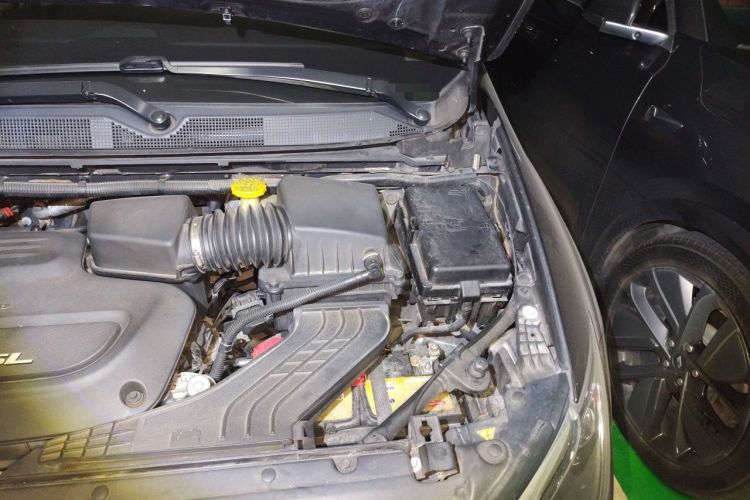 Used Chrysler Grand Voyager 2017 3.6L Premium Edition Engine Bay Left